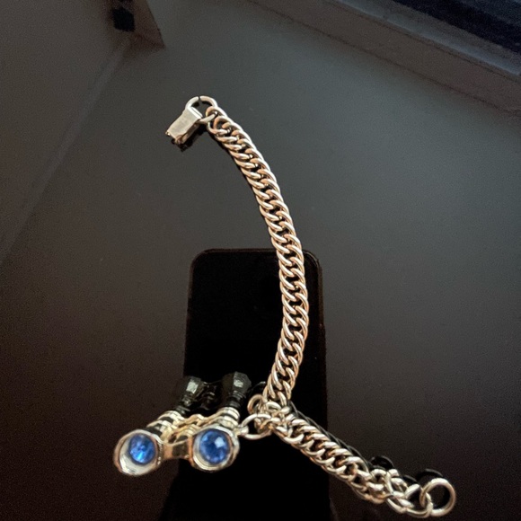 Vintage charm bracelet with binocular charm. - Picture 4 of 5